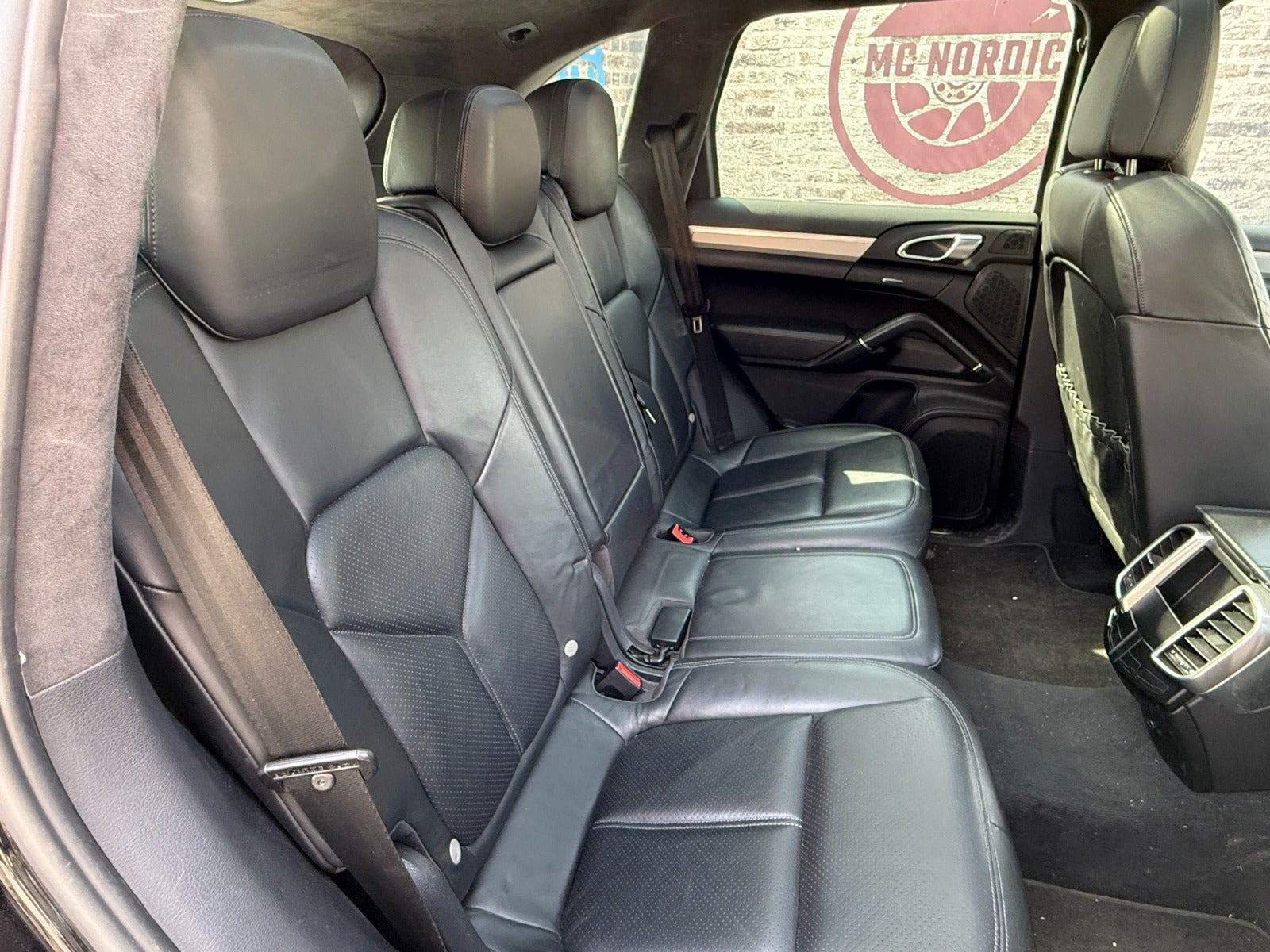 Hvid Porsche Cayenne fra 2010