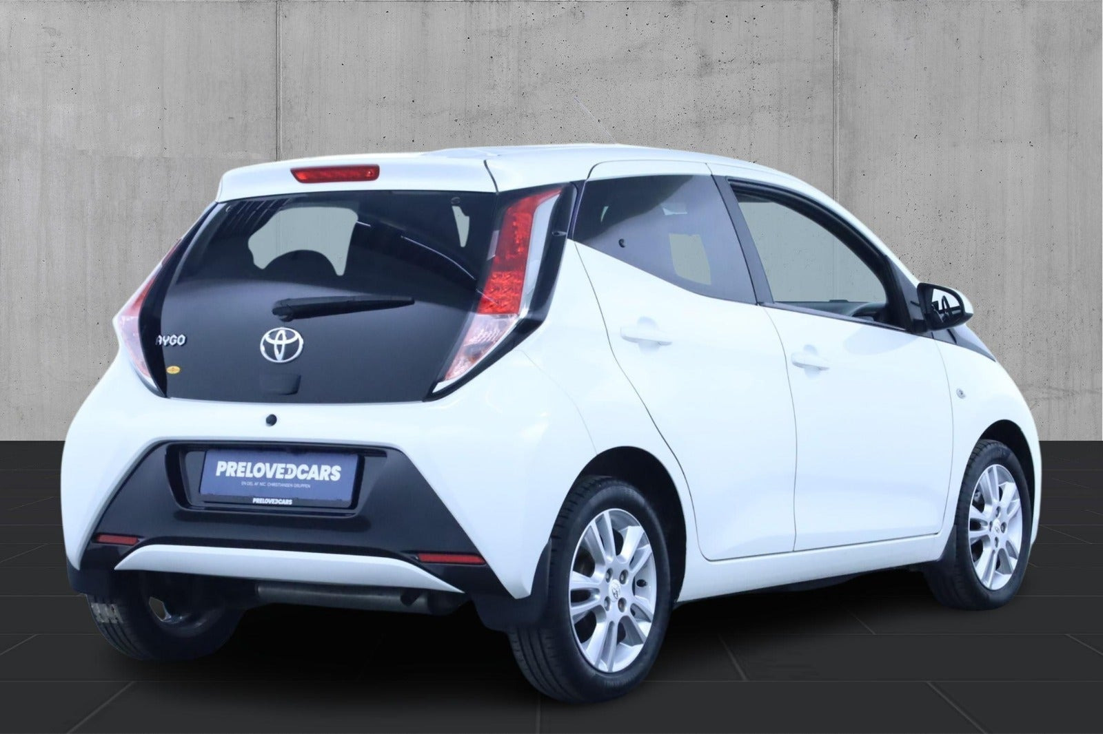 Hvid Toyota Aygo fra 2015
