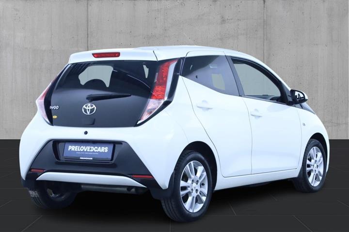 Hvid Toyota Aygo fra 2015