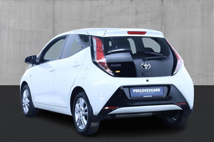 Hvid Toyota Aygo fra 2015