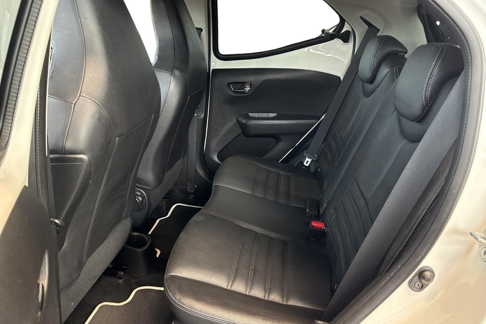 Hvid Toyota Aygo fra 2015