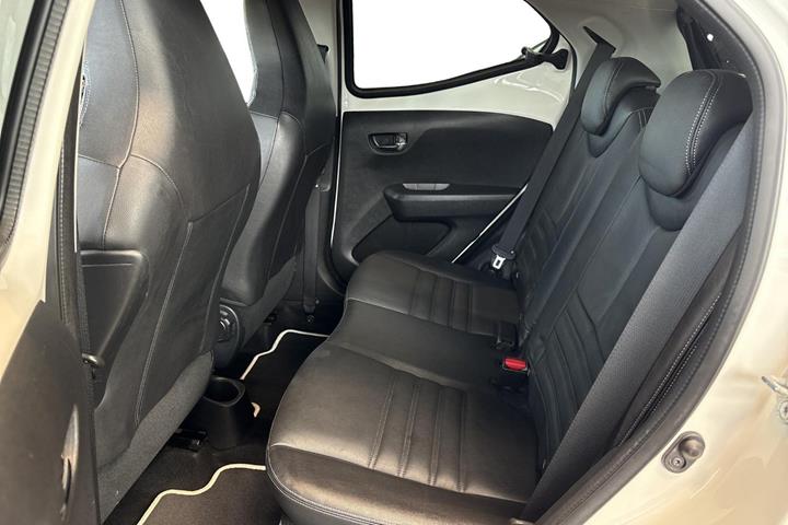 Hvid Toyota Aygo fra 2015
