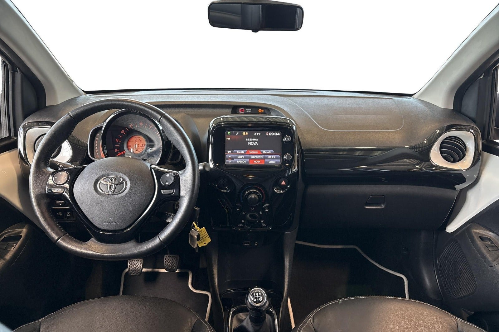 Hvid Toyota Aygo fra 2015