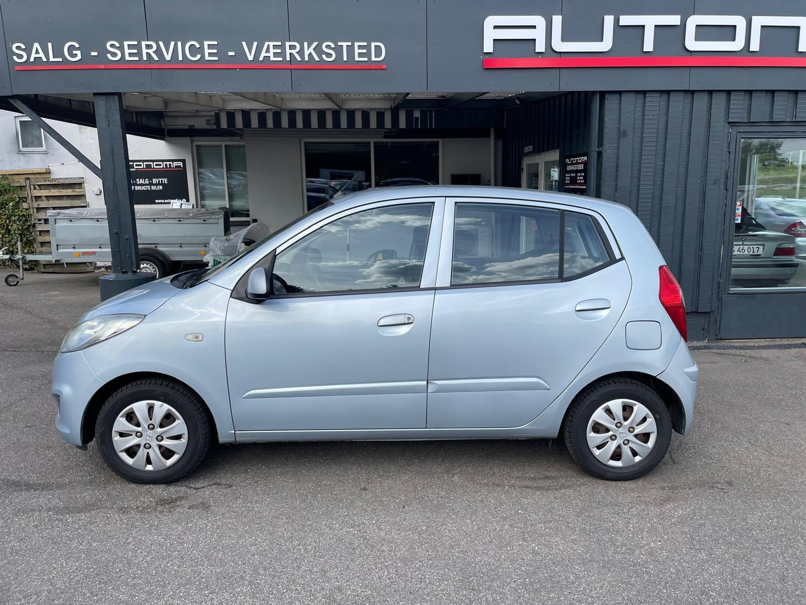 Blå Hyundai i10 fra 2012