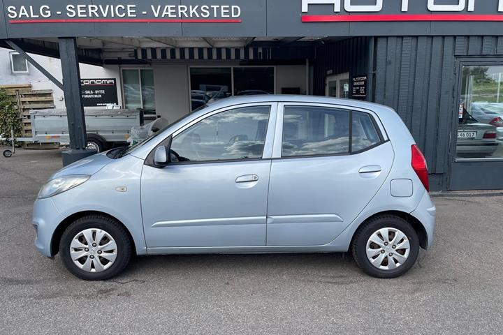 Blå Hyundai i10 fra 2012