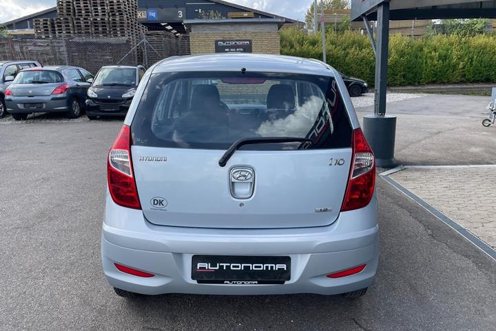 Blå Hyundai i10 fra 2012