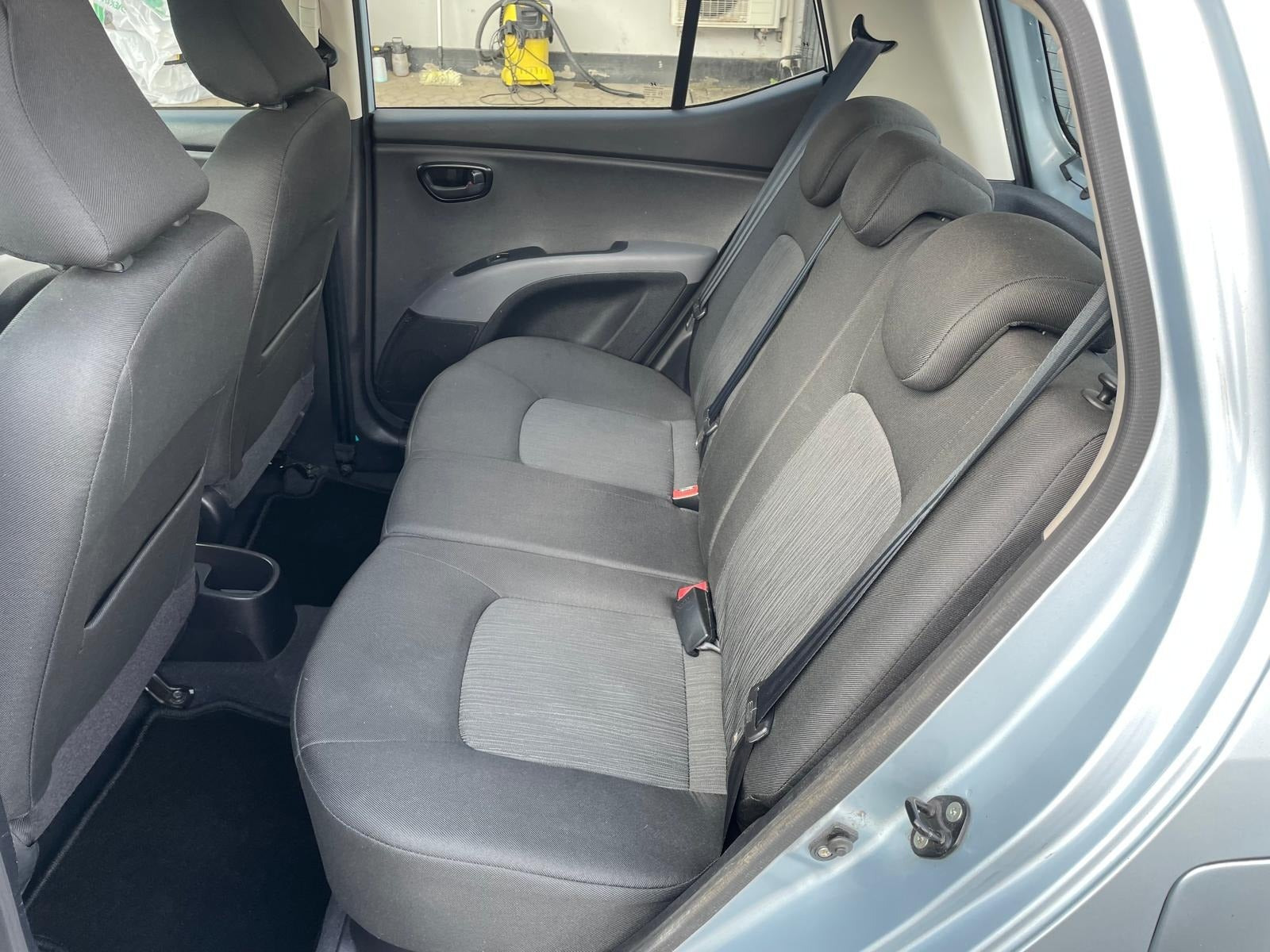 Blå Hyundai i10 fra 2012