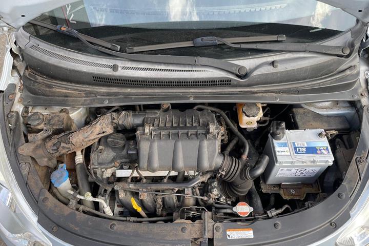 Blå Hyundai i10 fra 2012