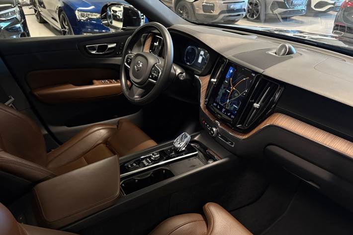 Sort Volvo XC60 fra 2021