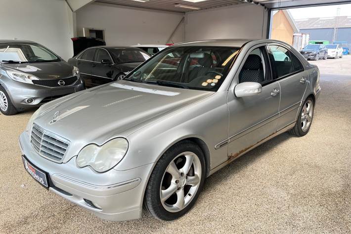 Sølv Mercedes C180 fra 2003