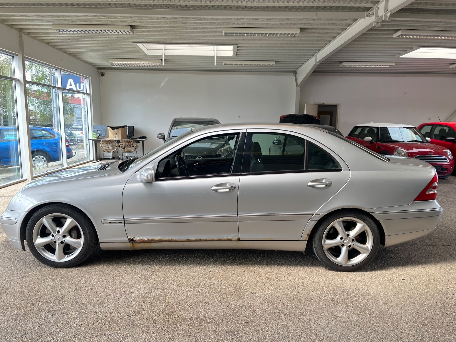 Sølv Mercedes C180 fra 2003