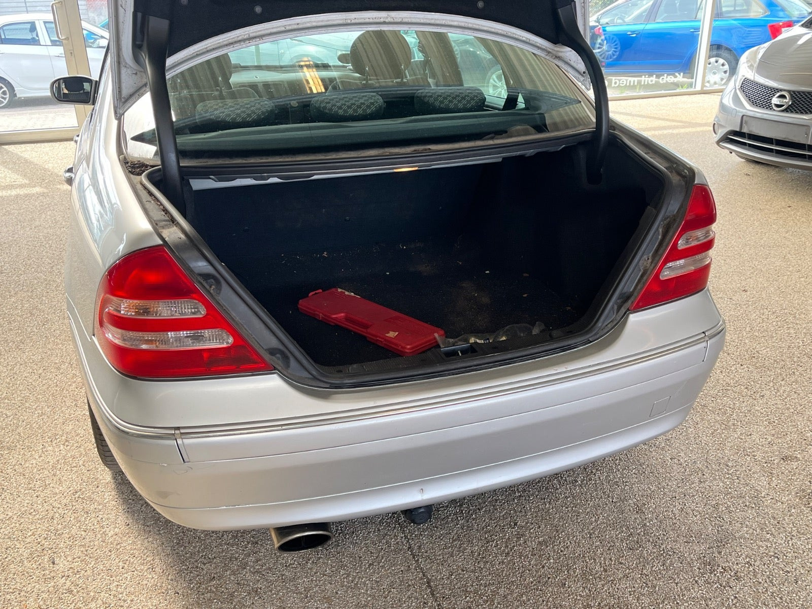 Sølv Mercedes C180 fra 2003