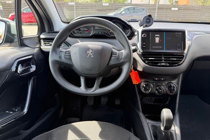 Sølv Peugeot 208 fra 2018