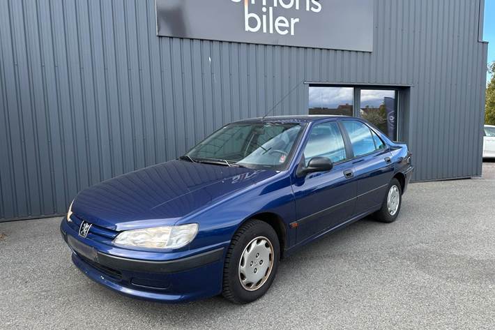 Blå Peugeot 406 fra 1997