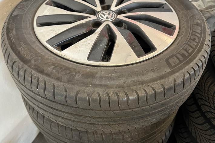 Blå VW Polo fra 2015