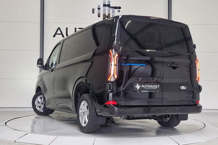 Sort Ford E-Transit Custom 320 L1 fra 2025