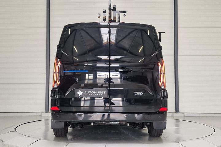 Sort Ford E-Transit Custom 320 L1 fra 2025 set udefra