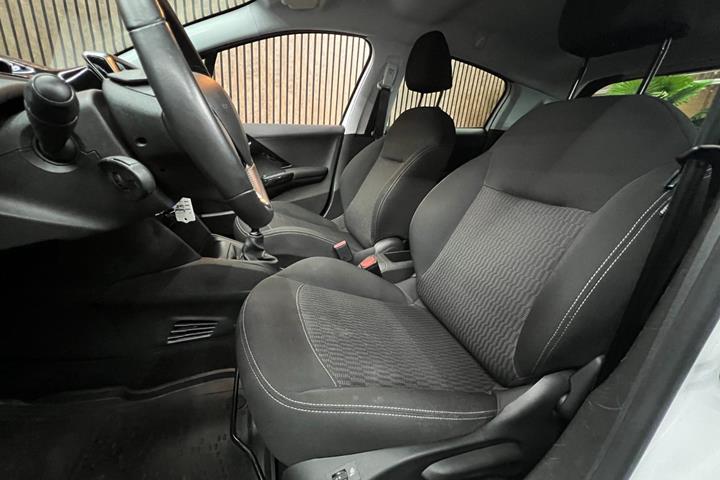 undefined Peugeot 208 fra 2018