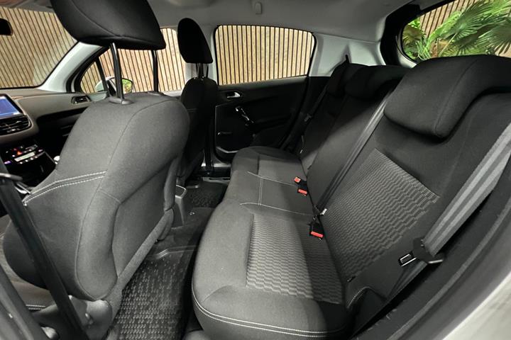 undefined Peugeot 208 fra 2018