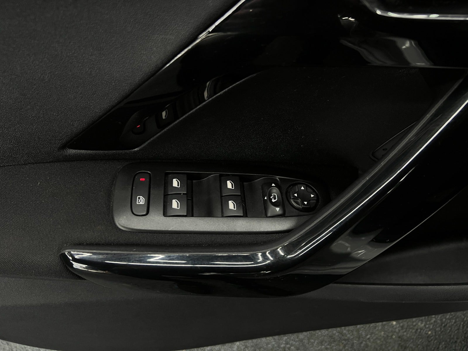 undefined Peugeot 208 fra 2017