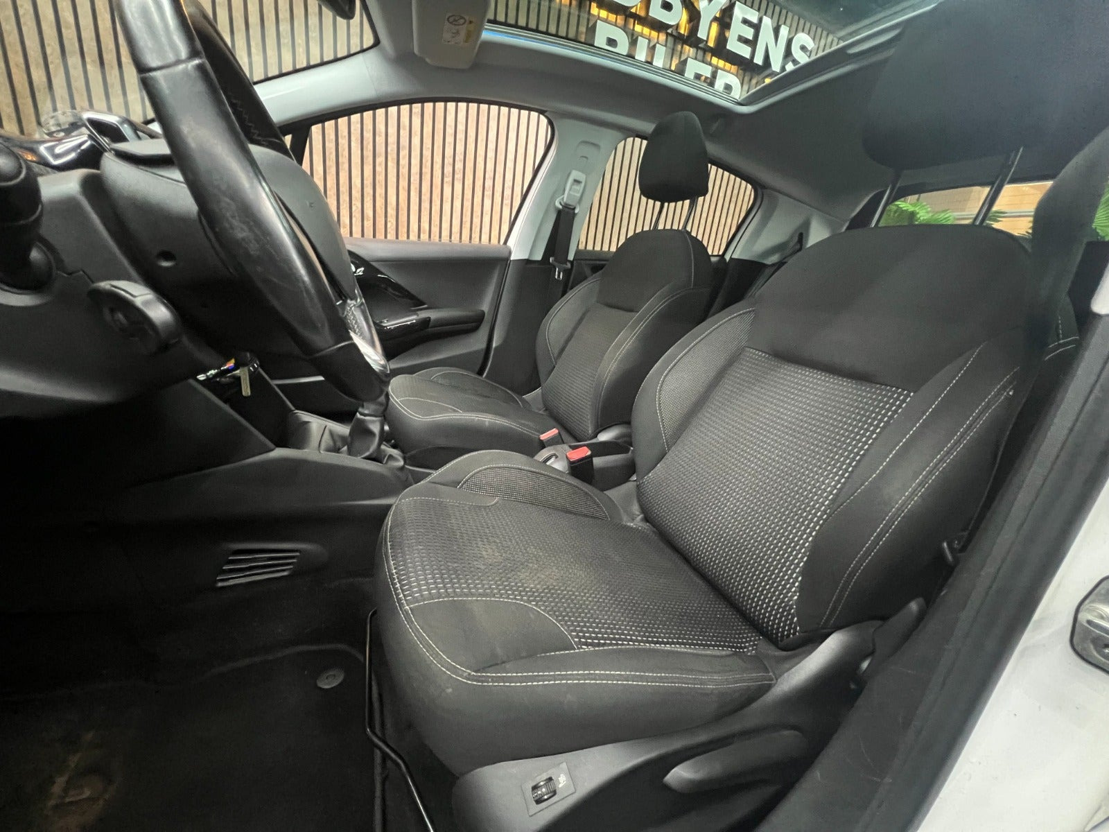 undefined Peugeot 208 fra 2017