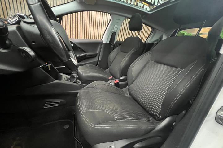 undefined Peugeot 208 fra 2017