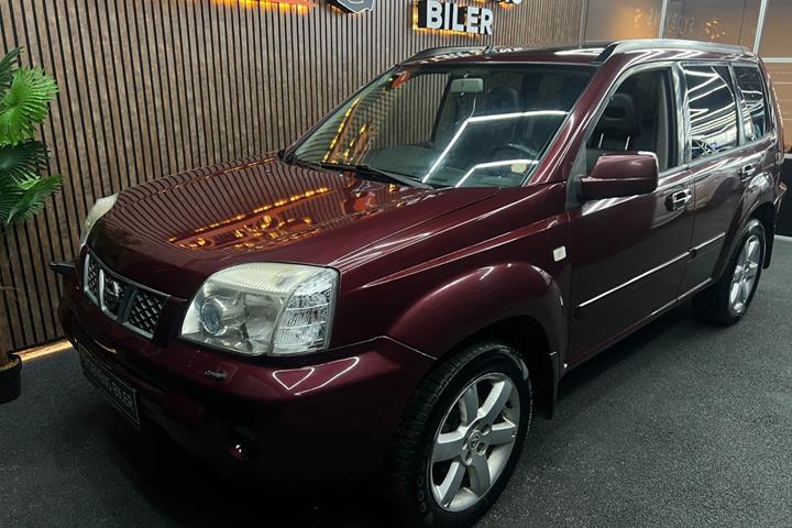 undefined Nissan X-Trail fra 2005 set udefra