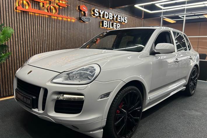 Hvid Porsche Cayenne Turbo fra 2004