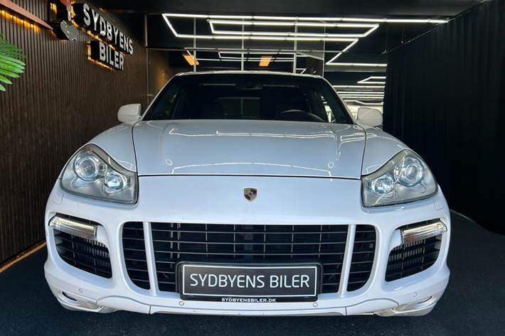 Hvid Porsche Cayenne Turbo fra 2004