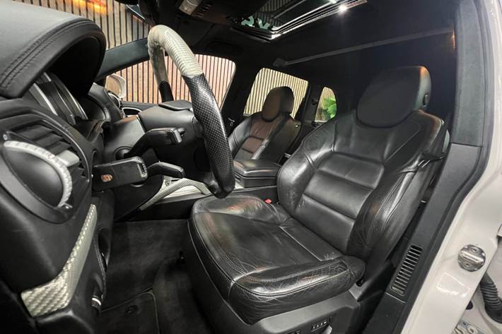 Hvid Porsche Cayenne Turbo fra 2004