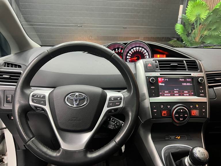 Toyota Verso 2,0 D-4D T2 Skyview 7prs