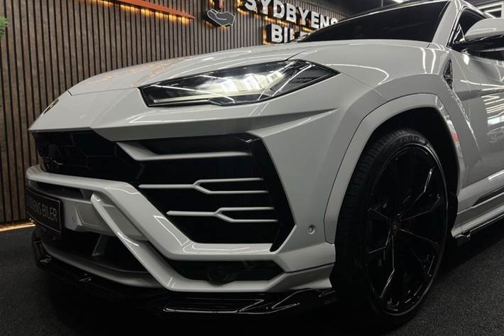 Hvid Lamborghini Urus fra 2021