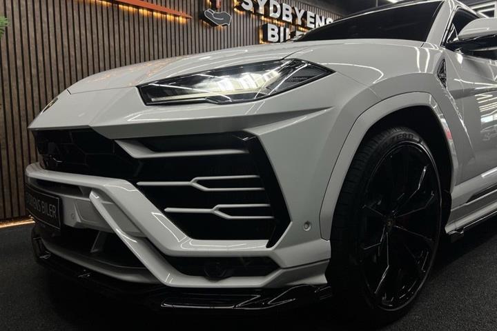 Hvid Lamborghini Urus fra 2021