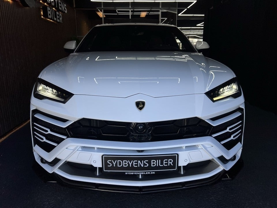 Hvid Lamborghini Urus fra 2021