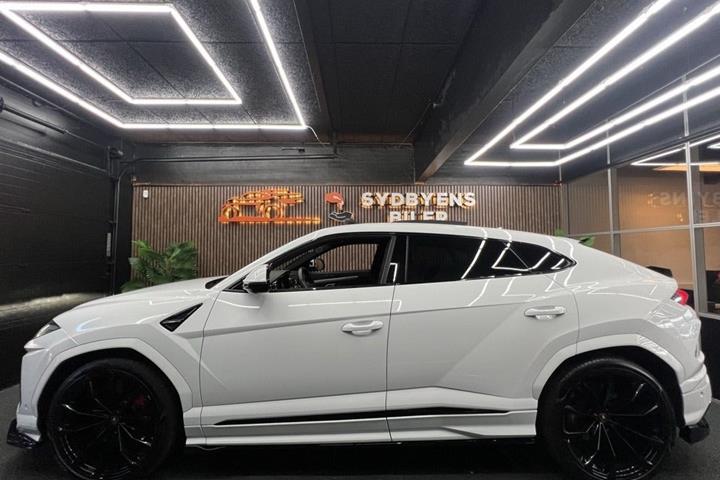 Hvid Lamborghini Urus fra 2021