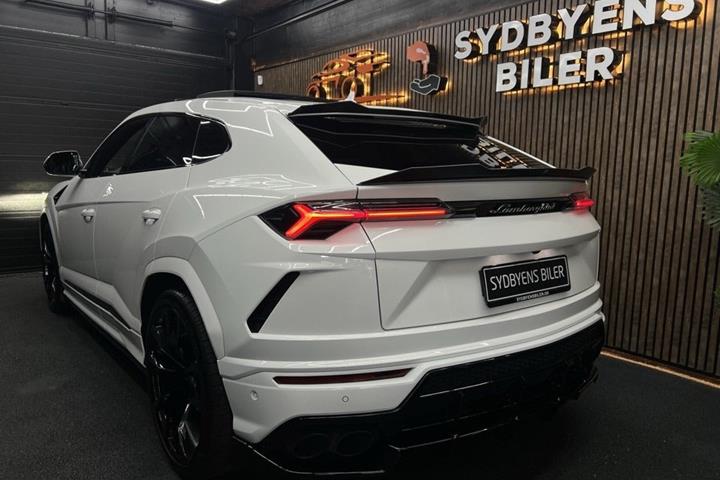 Hvid Lamborghini Urus fra 2021