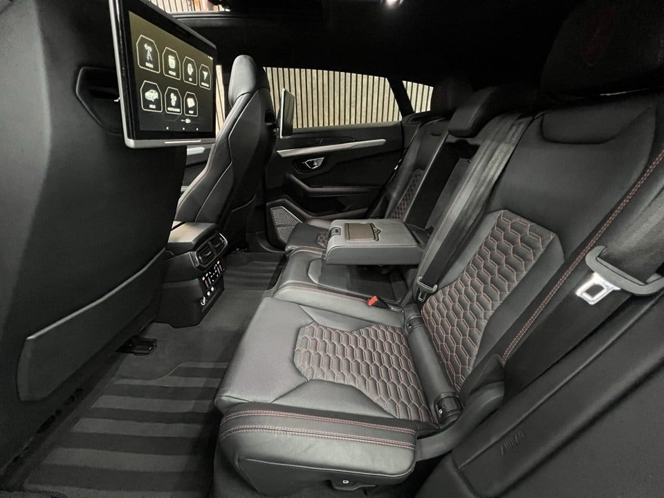 Hvid Lamborghini Urus fra 2021
