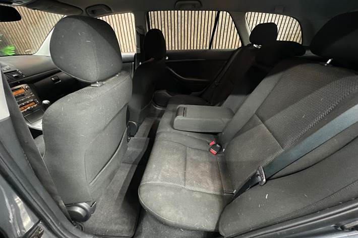 undefined Toyota Avensis fra 2005