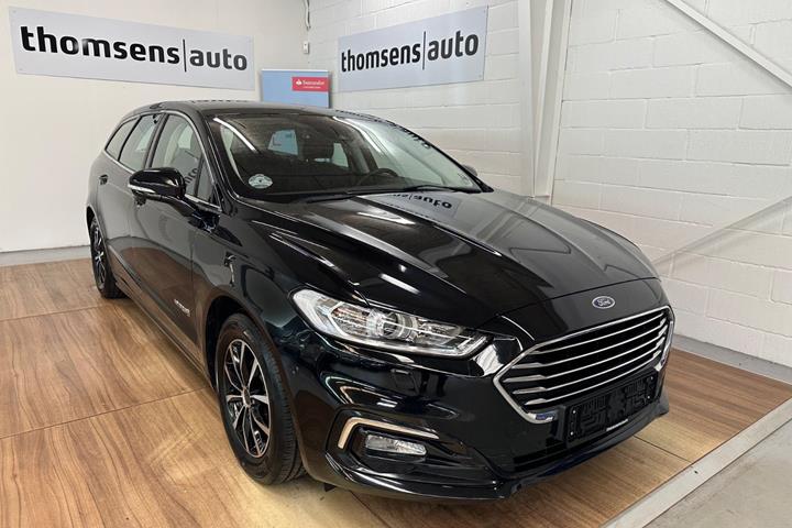 Sort Ford Mondeo fra 2020 set udefra