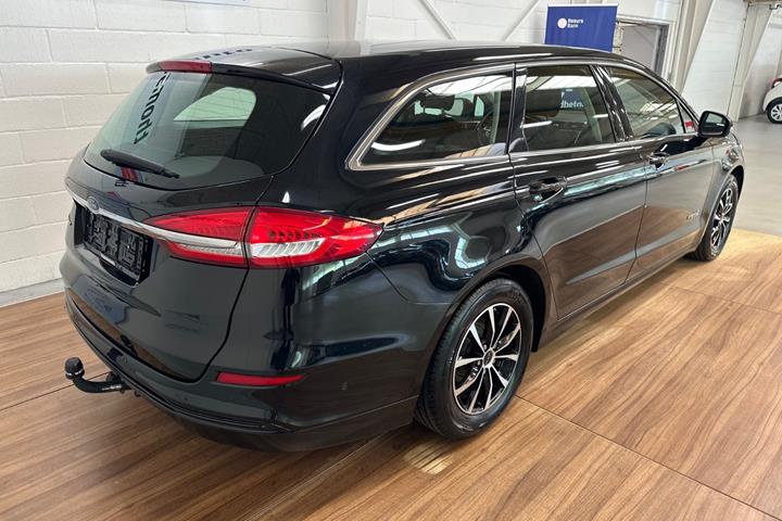 Sort Ford Mondeo fra 2020
