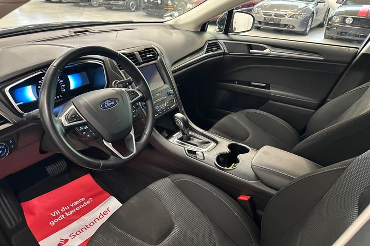 Sort Ford Mondeo fra 2020