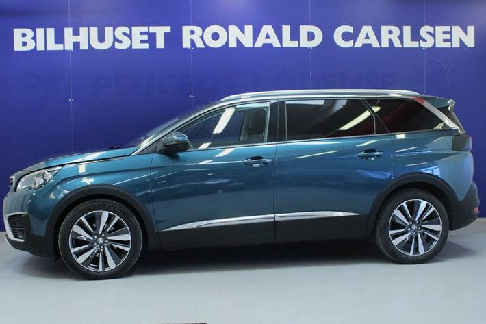 Grøn Peugeot 5008 fra 2019