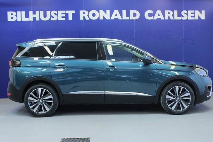 Grøn Peugeot 5008 fra 2019