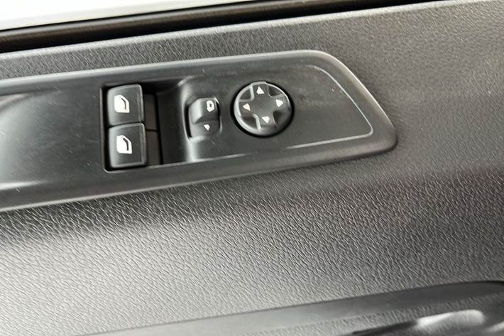 Hvid Peugeot e-Expert fra 2024