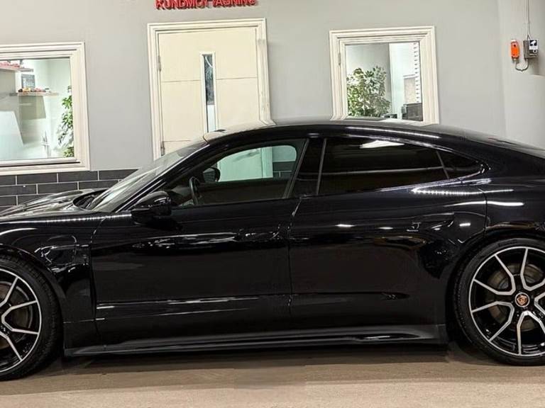 Porsche Taycan Performance+