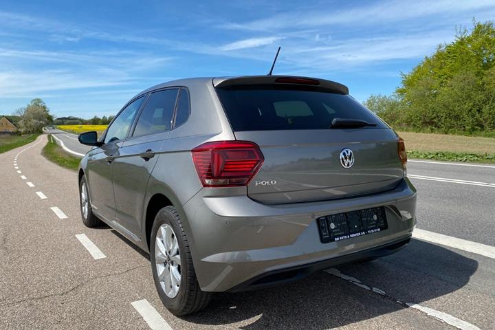 Grå VW Polo fra 2020