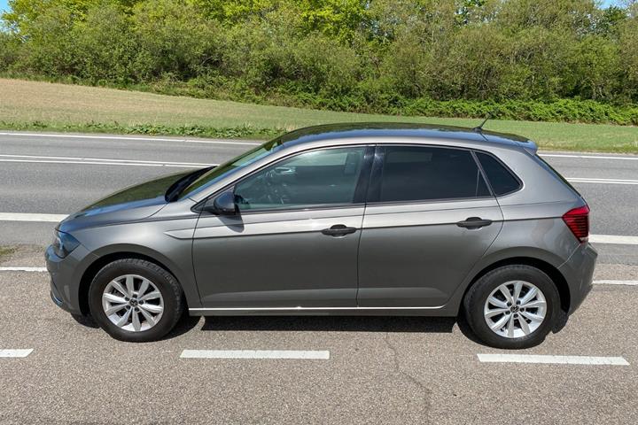 Grå VW Polo fra 2020