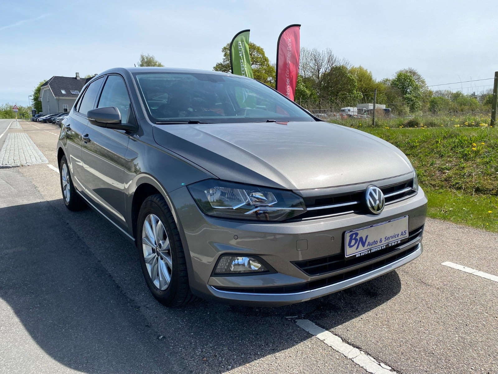 Grå VW Polo fra 2020 set udefra