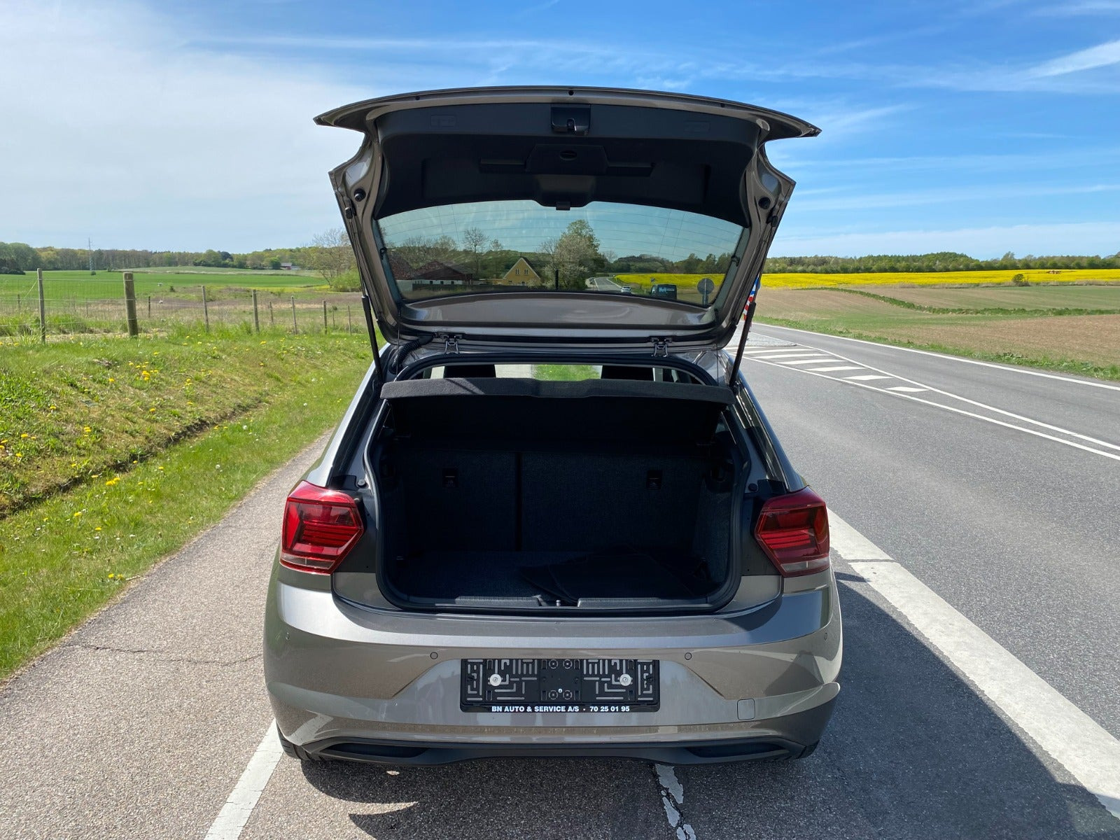 Grå VW Polo fra 2020
