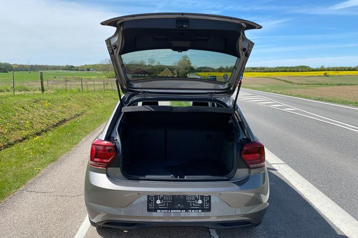 Grå VW Polo fra 2020